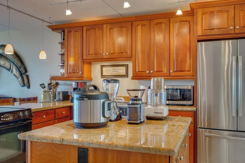 Kona Pacific Top Floor Retreat: Ocean View & Pool!