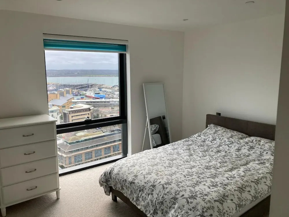 Stunning 3-bed, 3-bath Apartment in Southampton
