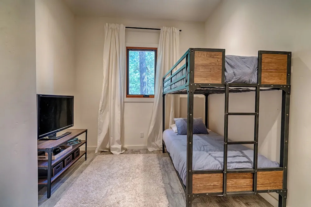 The Chic Cabin Apartment
