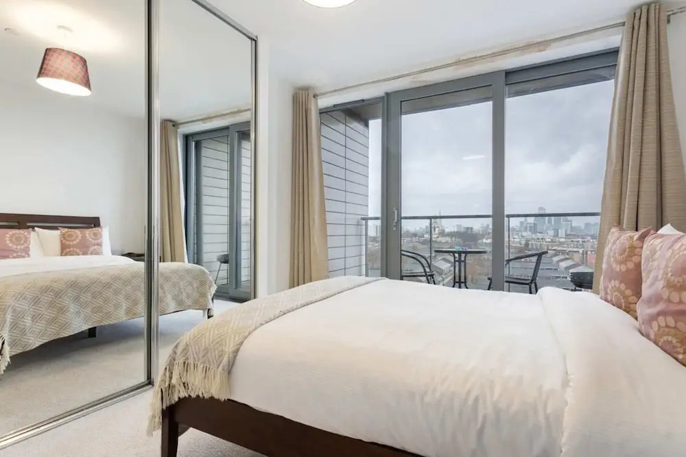 Modern 1 Bedroom Apartment Near Canary Wharf With Balcony
