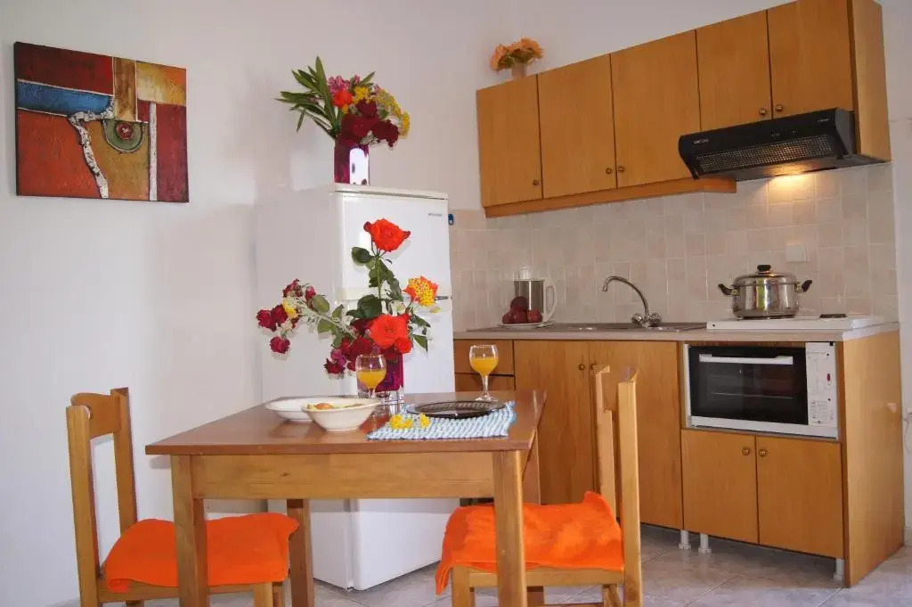 Chrisanthi Studios & Apartments