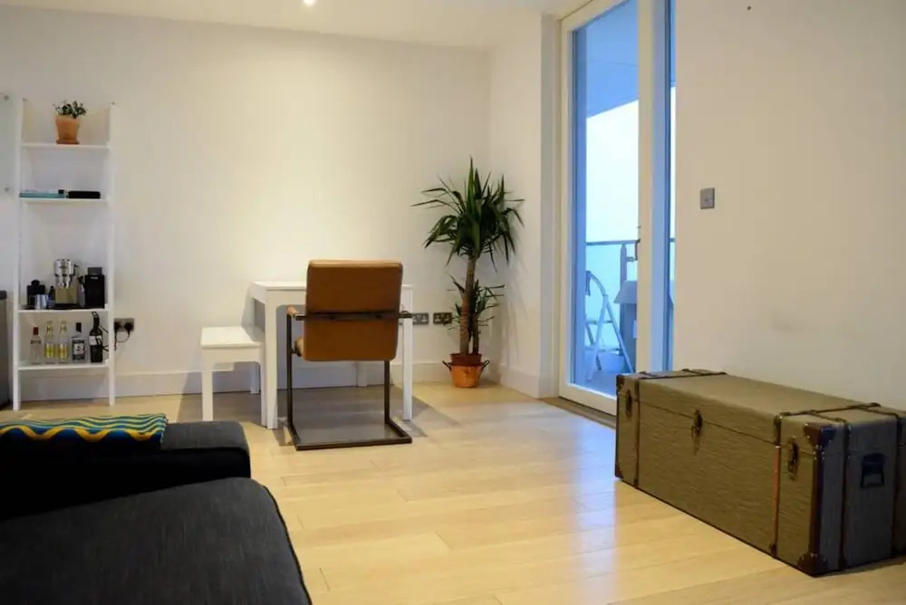 1 Bedroom Property in Brixton With Balcony