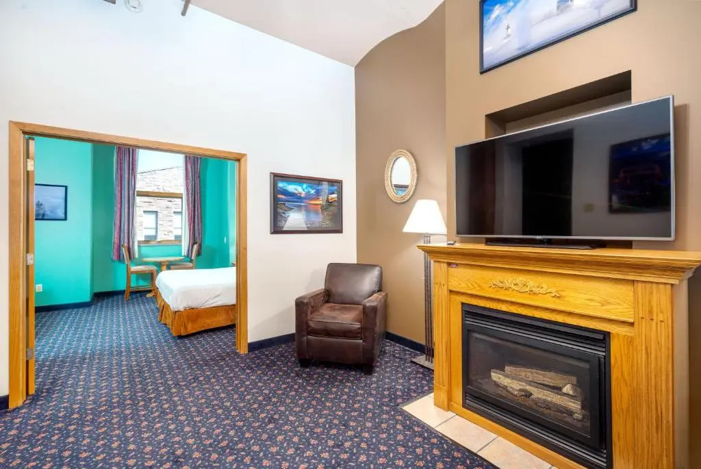 The Suites Hotel at Waterfront Plaza