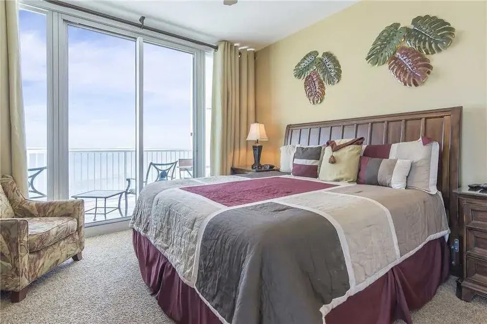 Island Tower 1001 - 3 Br condo by RedAwning