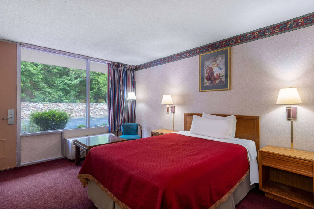 Howard Johnson by Wyndham Salem Hotel & Conference Center
