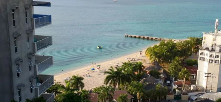 Skytop Beach Studio at Mobay Club
