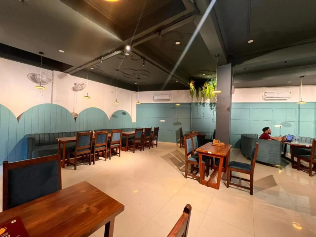 OYO 91695 Hotel Sarvika