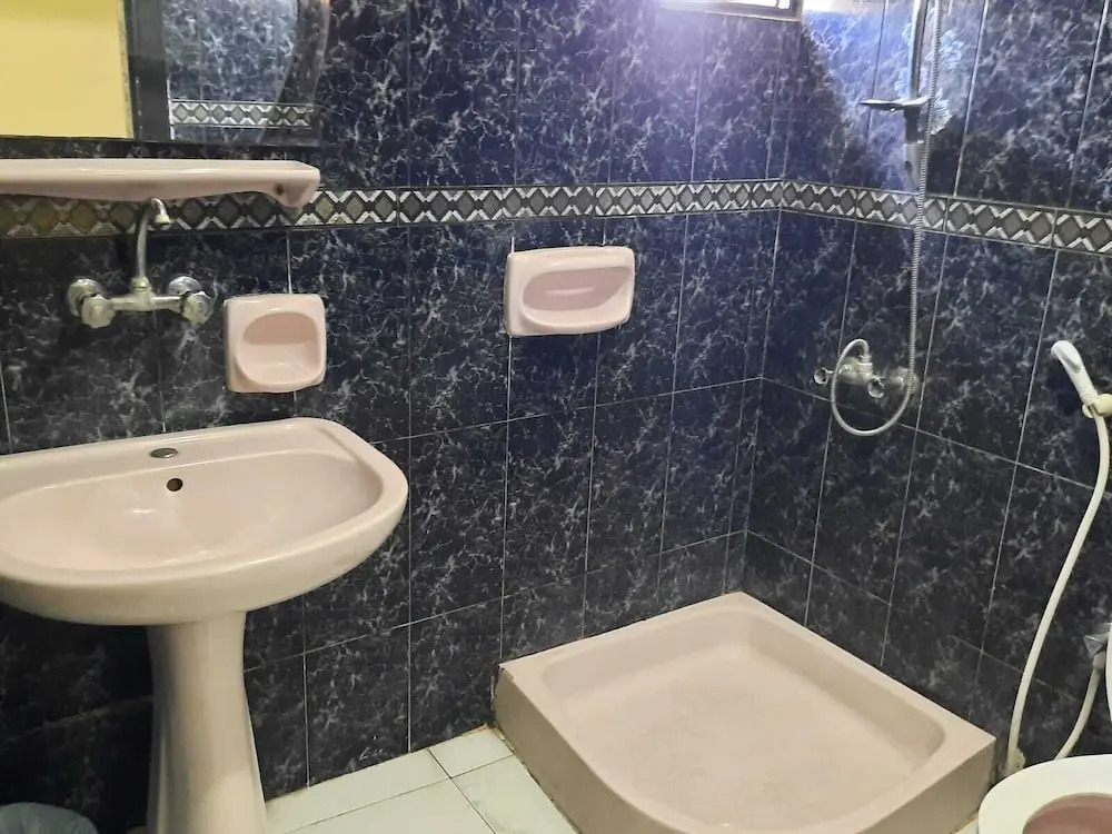 Al-Khalili Apartment