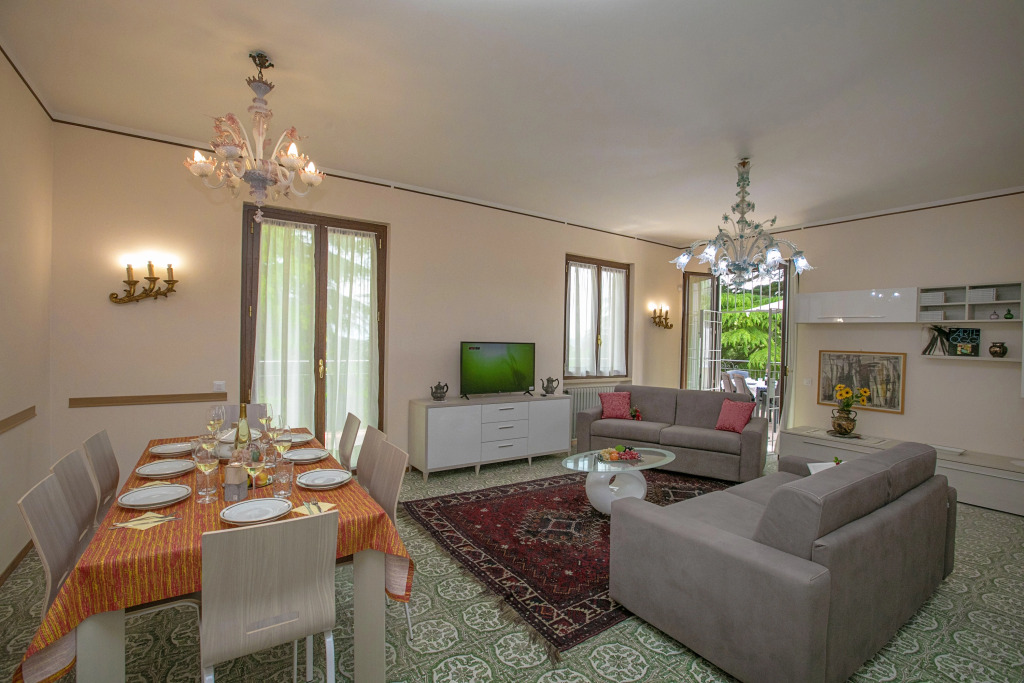 Villa Alberti 900m from Garda lake with Garden