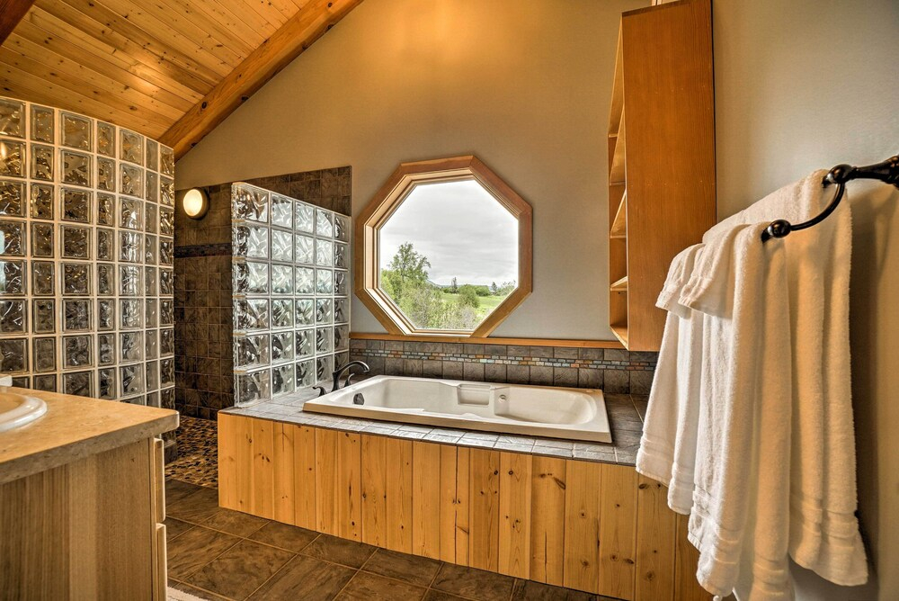 Home w/ Kachemak Bay View - 5 Miles to Downtown!