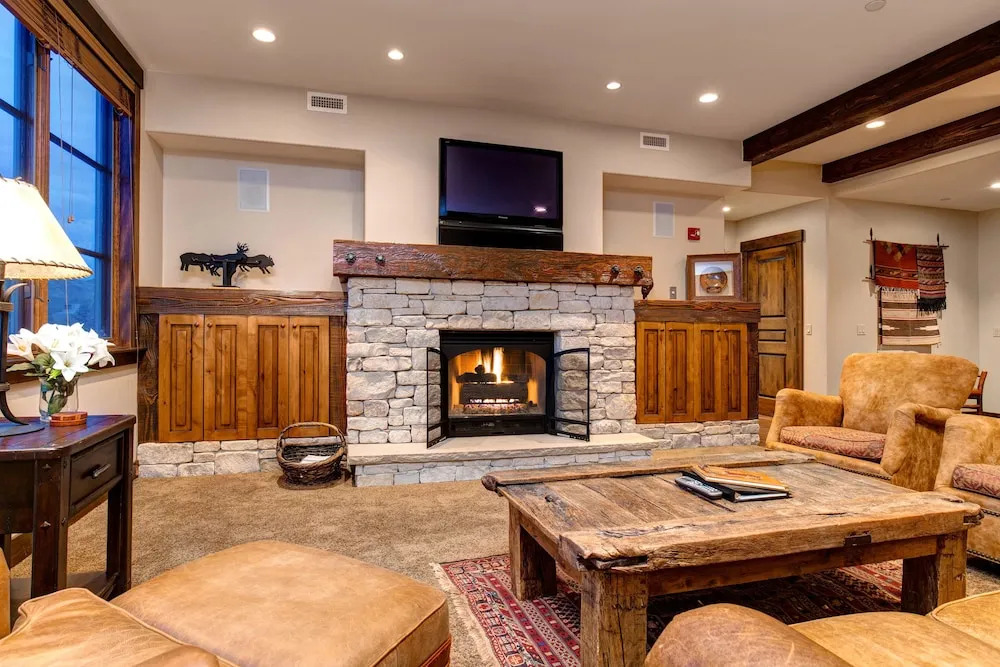 Silver Star #4303- 3 Bed PH