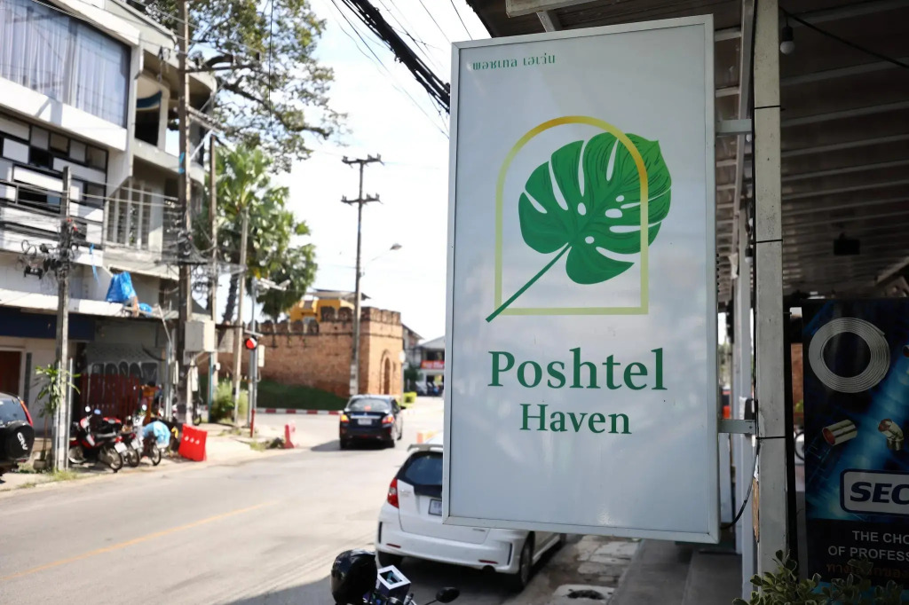 Js Cafe and Poshtel