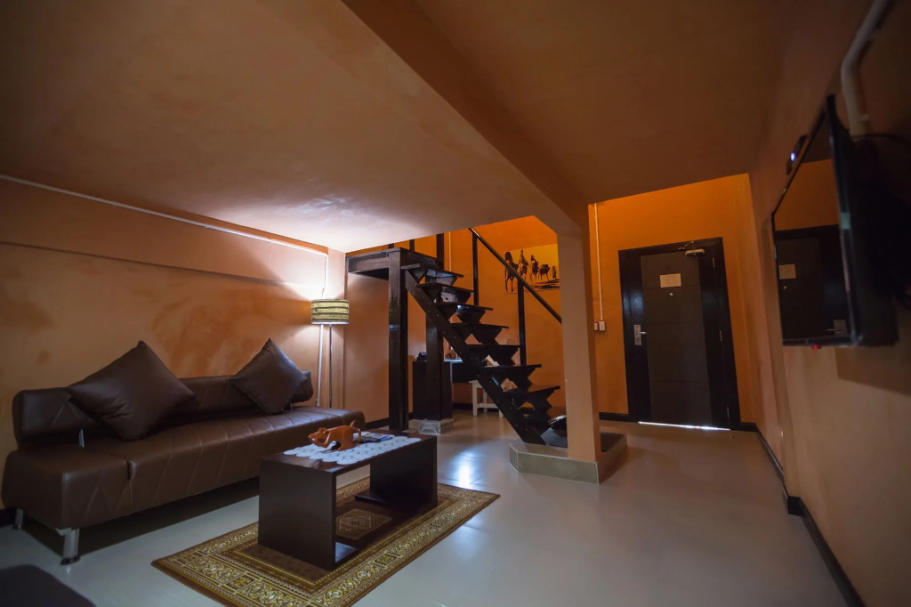 Retro Box Hotel Chumphon