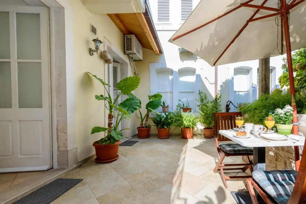 Apartments Eta