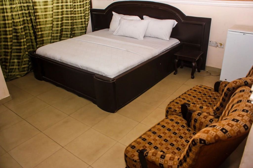 Oakland Suites