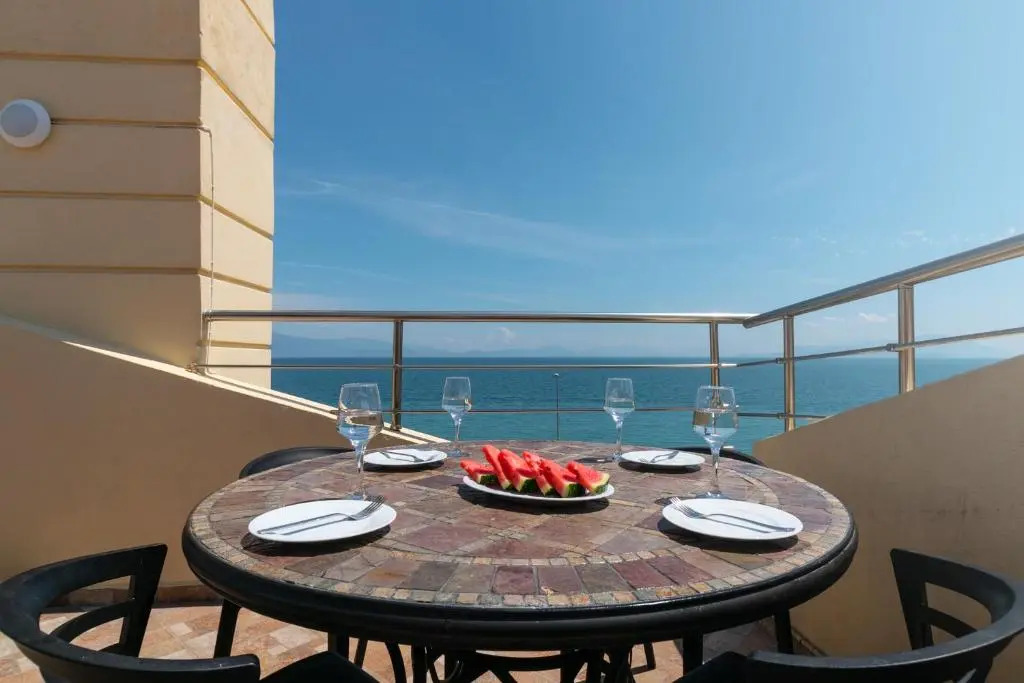 Diamante Beachfront Suites