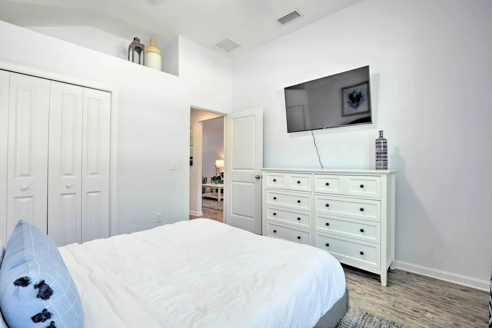 St Augustine Beach Cottage: Walk to Water!