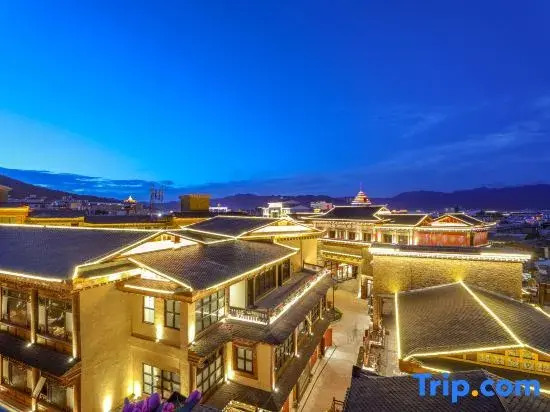 Shangri-La 5th Meteorite Light Year Hotel (Dukezong Ancient City Shop)