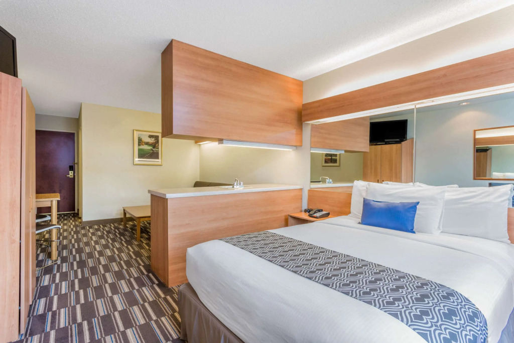 Microtel Inn & Suites by Wyndham Lillington/Campbell University