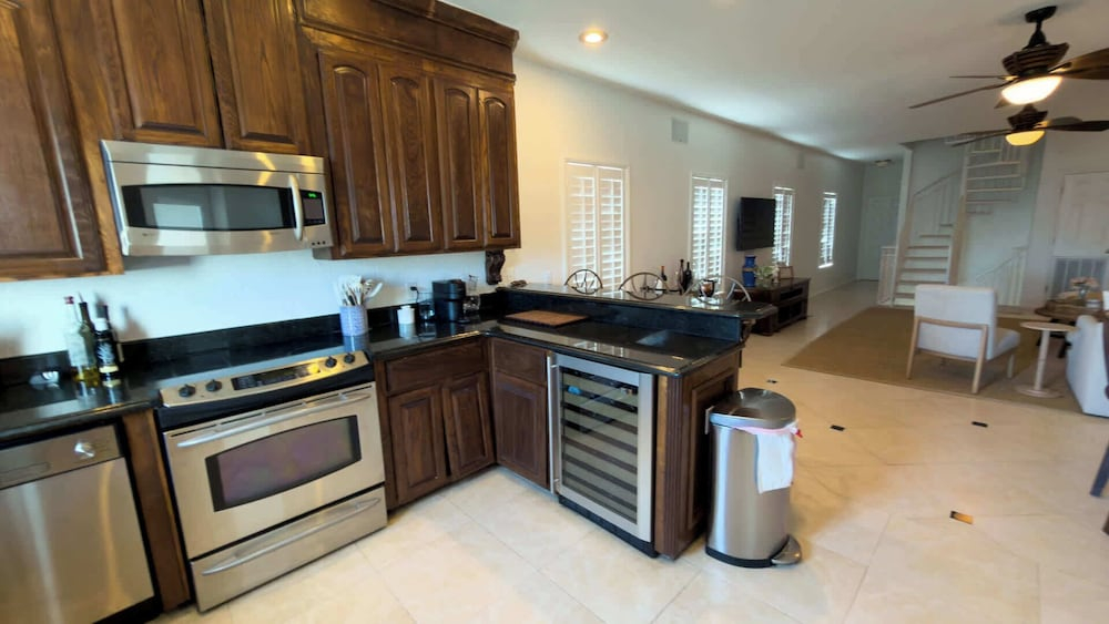 Sunset Bay Views - Private 3 Levels - Rooftop Patio