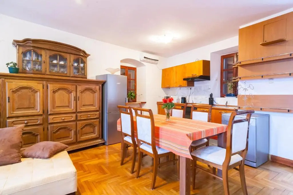 Villa & Apartments Perasto