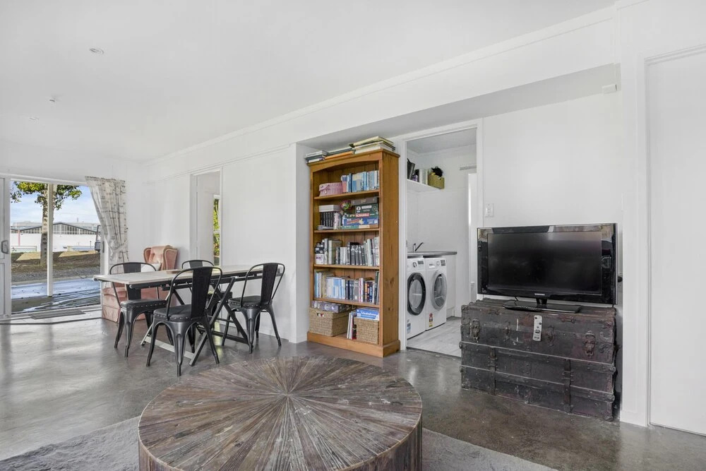 Bright 3-Bedroom Unit - WiFi & Parking