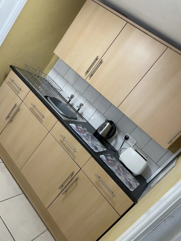 Rain Hill Cottage - Sleeps 4 Parking & Pets Ok