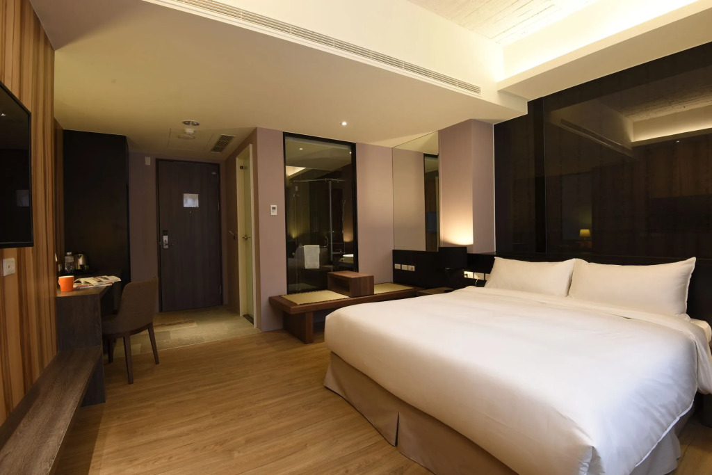 Roots Chew Hotel