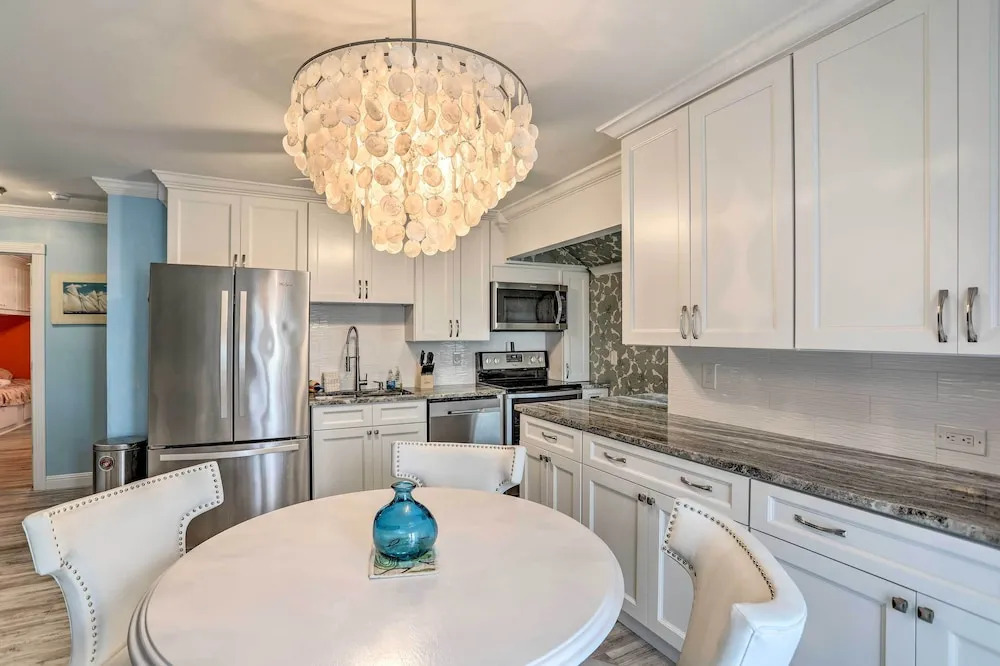 Breezy Murrells Inlet Condo w/ Deck: Walk to Beach