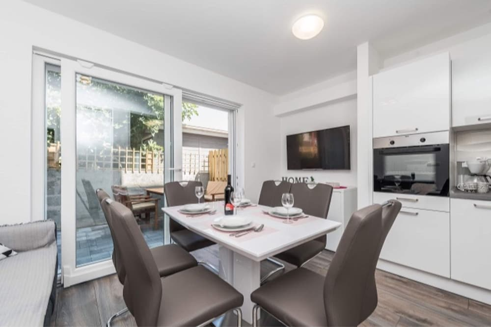 Lovely Apartment in Pakostane With Terrace