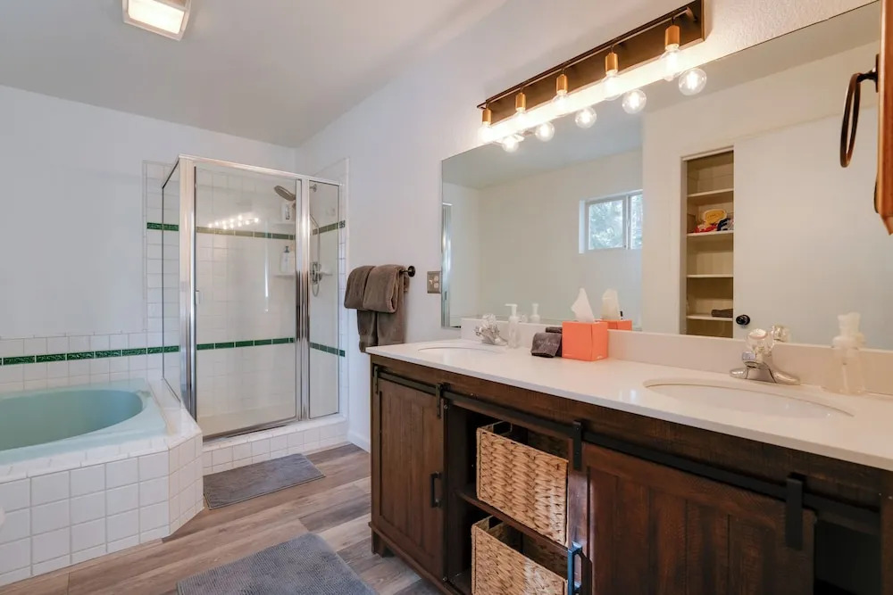 Wooded 2-unit Combo, 1 Mi to Lake Almanor