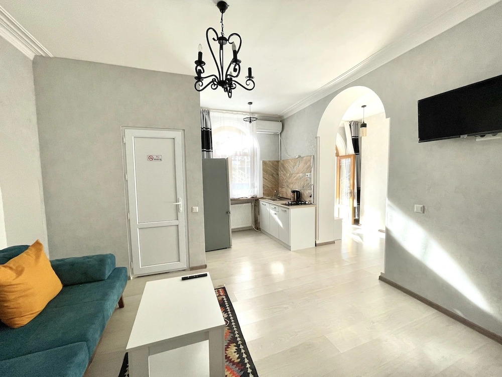 Grayhouse Elia Apartment