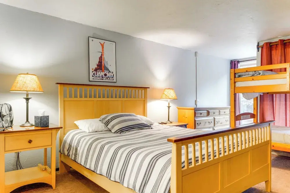 West Dover Townhome: Hot Tub, 2 Mi to Mount Snow!