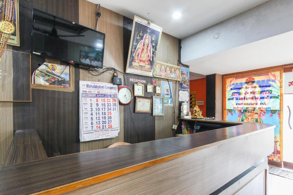 SPOT ON 66923 Divine Inn-g Hotel
