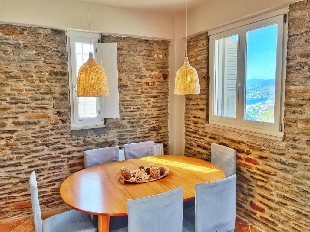 Spacious & Cozy Flat 5 mins to Batsi Bay