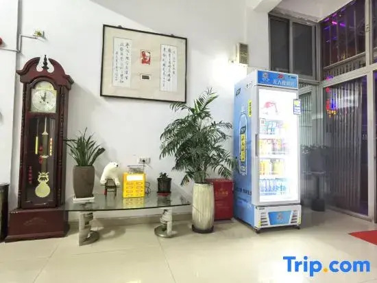 Wenzhou Luzhou Apartment (Lupu Huayuan Store)