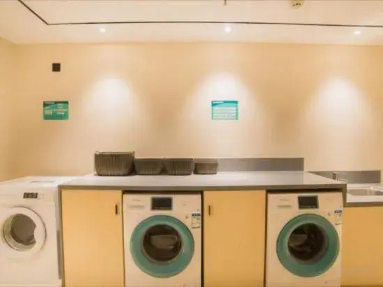 City Comfort Inn Hotel (Liuzhou Five Star Pedestrian Street Zhonghuan Building)