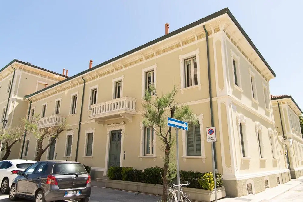 Zara D'Amare a Pesaro 10 metri dalla spiaggia by Yohome