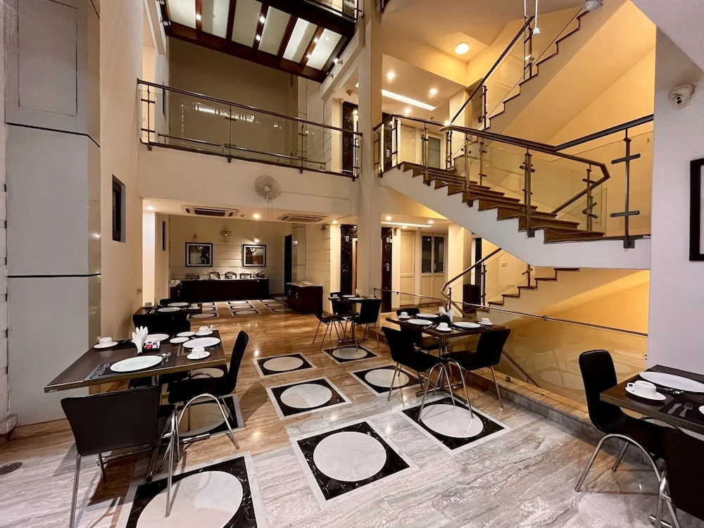 Alpina Hotels & Suites