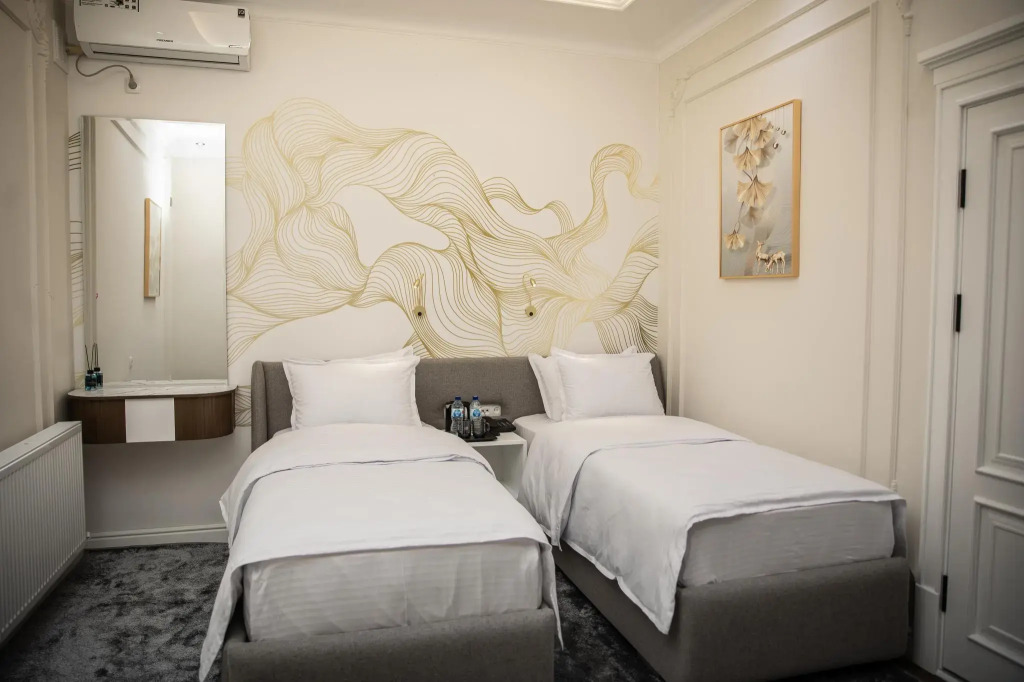 Qadim Hotel