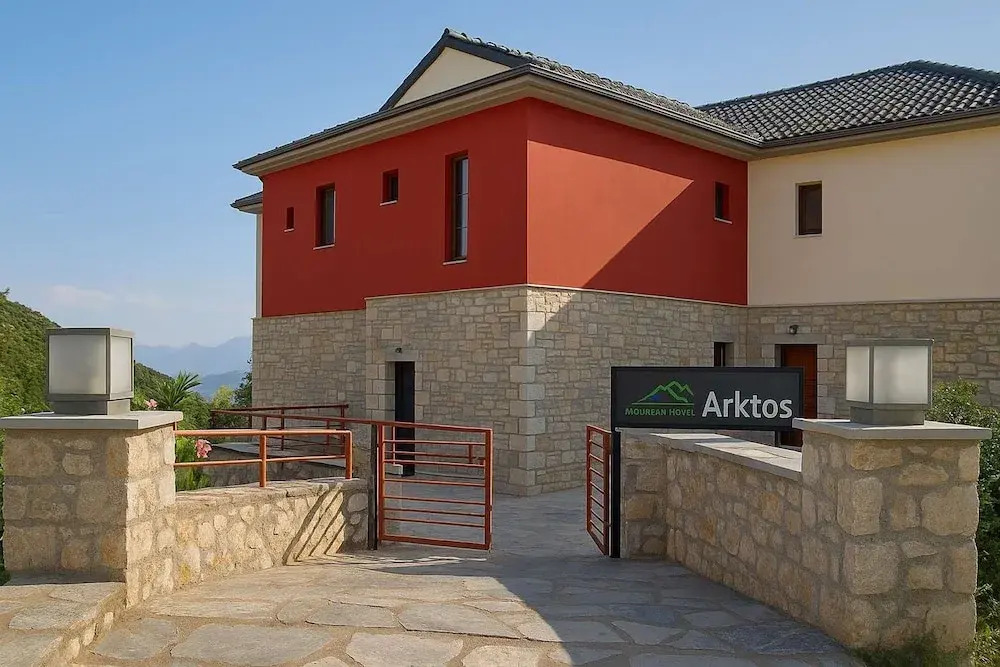 Arktos Hotel Deluxe Suite With Lake View
