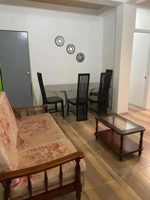 Spacious, Cozy Two Bedroom Apartment Overlooking the Beach