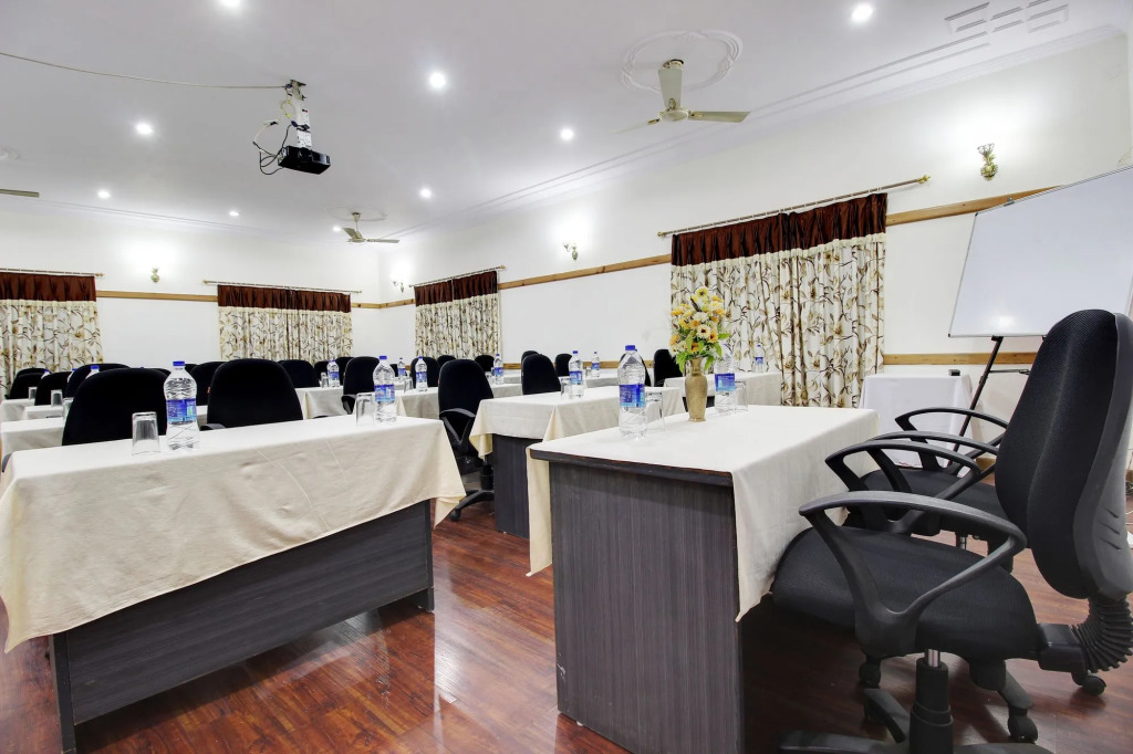 Neelesh Inn - Luxury Lake View Resort with Swimming Pool on Bhimtal Lake