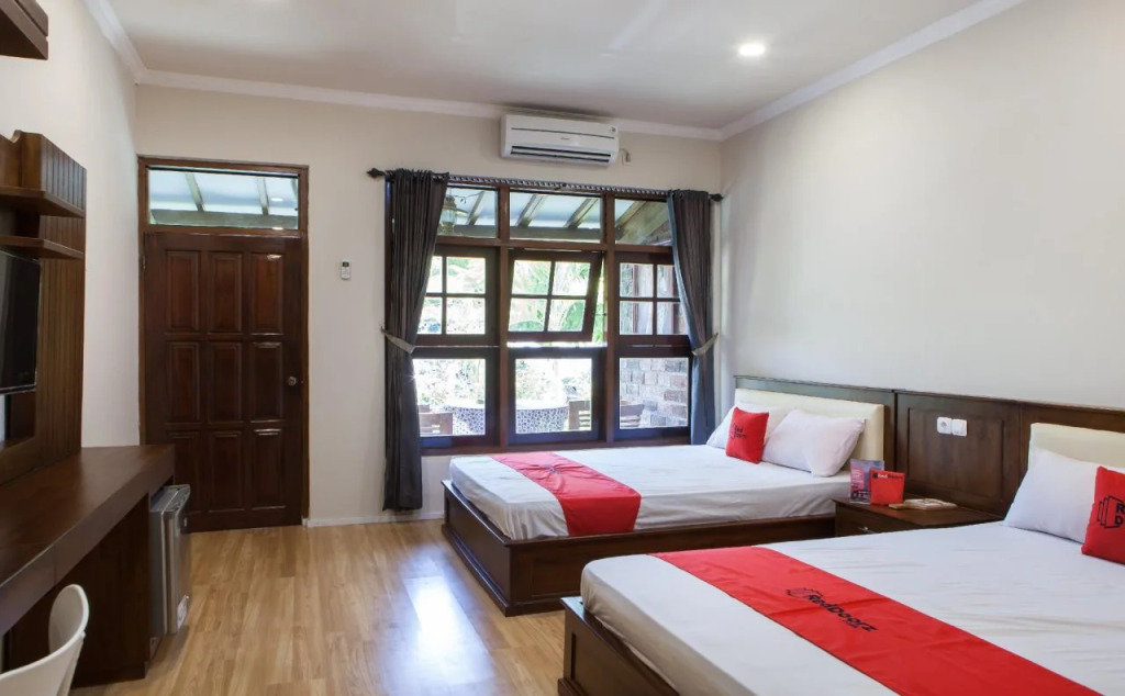 RedDoorz Plus near Mall Roxy Banyuwangi