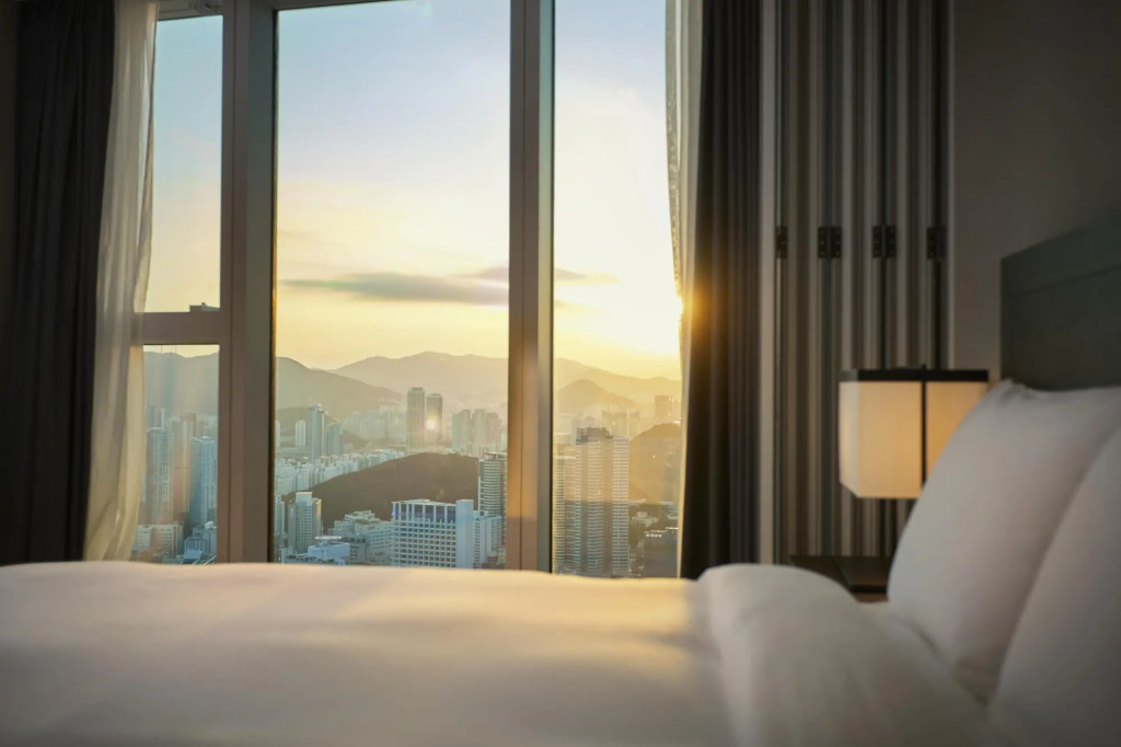 Ocean L Suite  (Beach View with 3 Bedrooms)