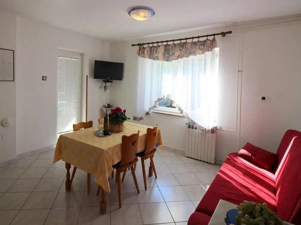 Nice Apartment in Ideal Location; Historic Porec 800 m and Beach 1 km Away