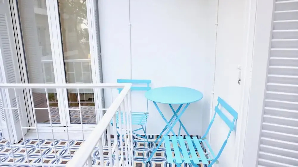 Lovely-Bright Apt - Hilton Hotel Area