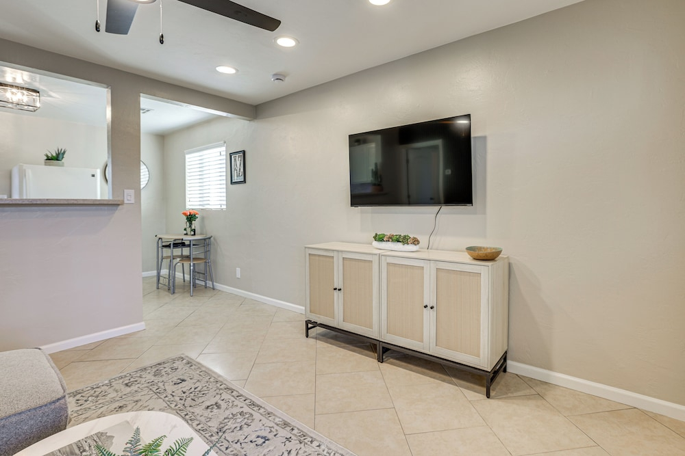 4 Mi to Dtwn Phx: Midtown Condo w/ Patio!