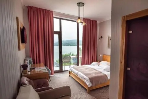 Hotel Roser House Boutique - pe malul lacului Colibita
