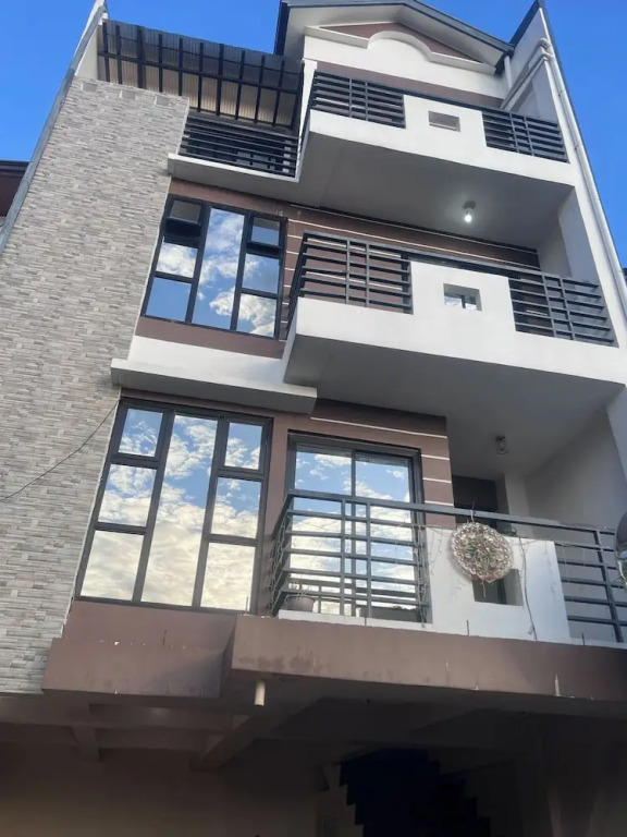 BN 5BR House With Mountain View